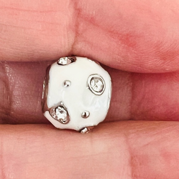 Silver plated & white enamel paved clear crystal charm - Picture 3 of 5